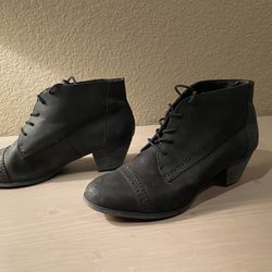 Bass  Distressed Black LeatherShoe Bootie, Size 9m 2 Inch Heel