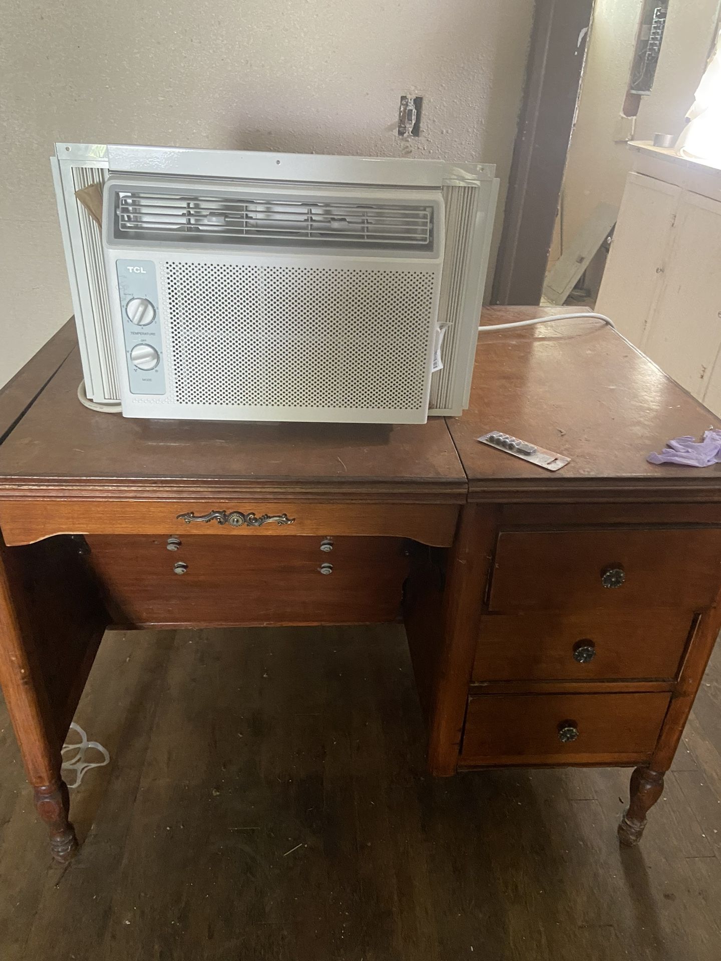Antique Desk Typewriter
