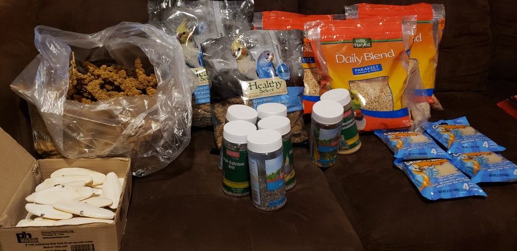 New Parakeets Seed And Treats