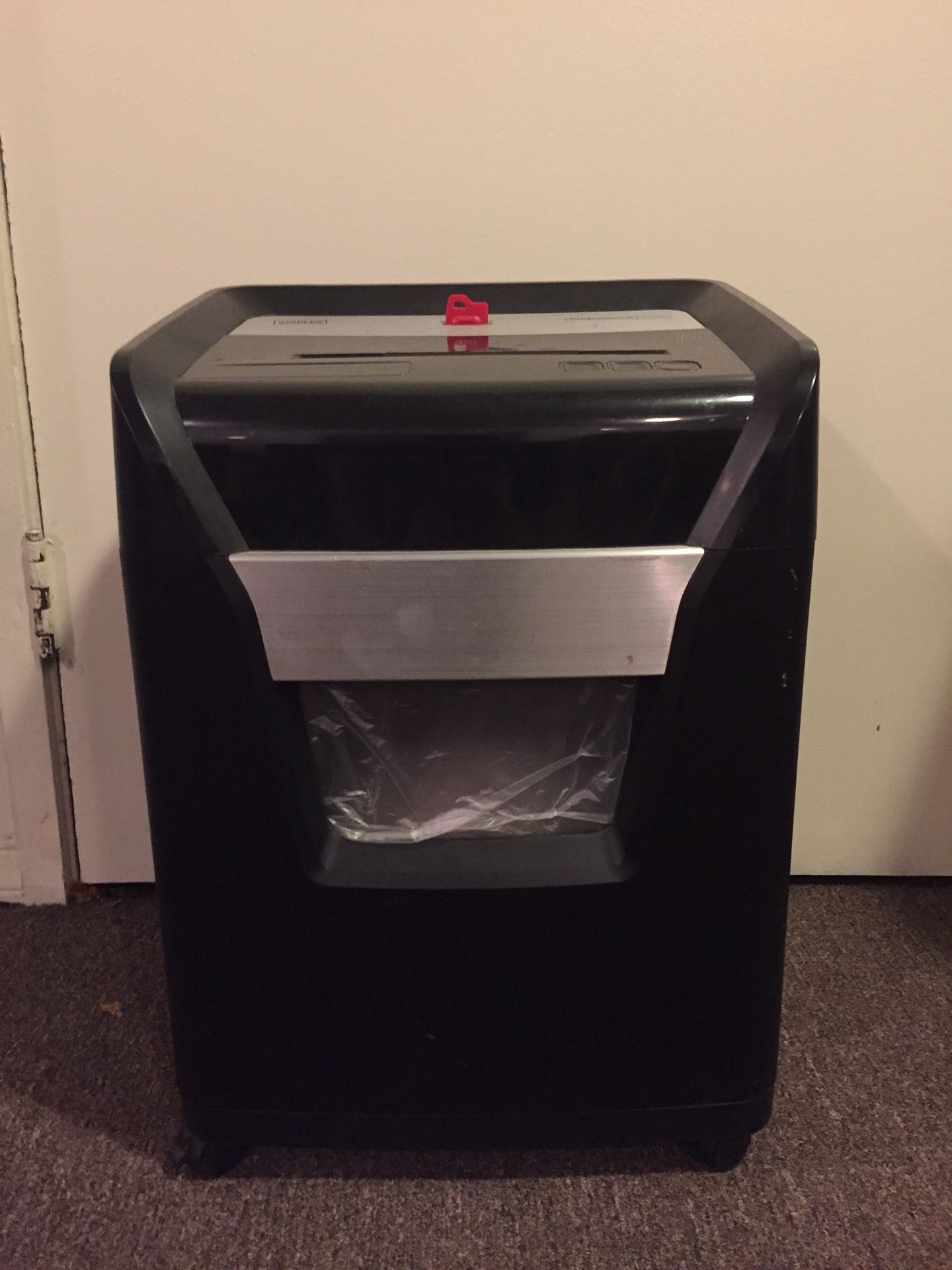 Staples Pro Series Shredder