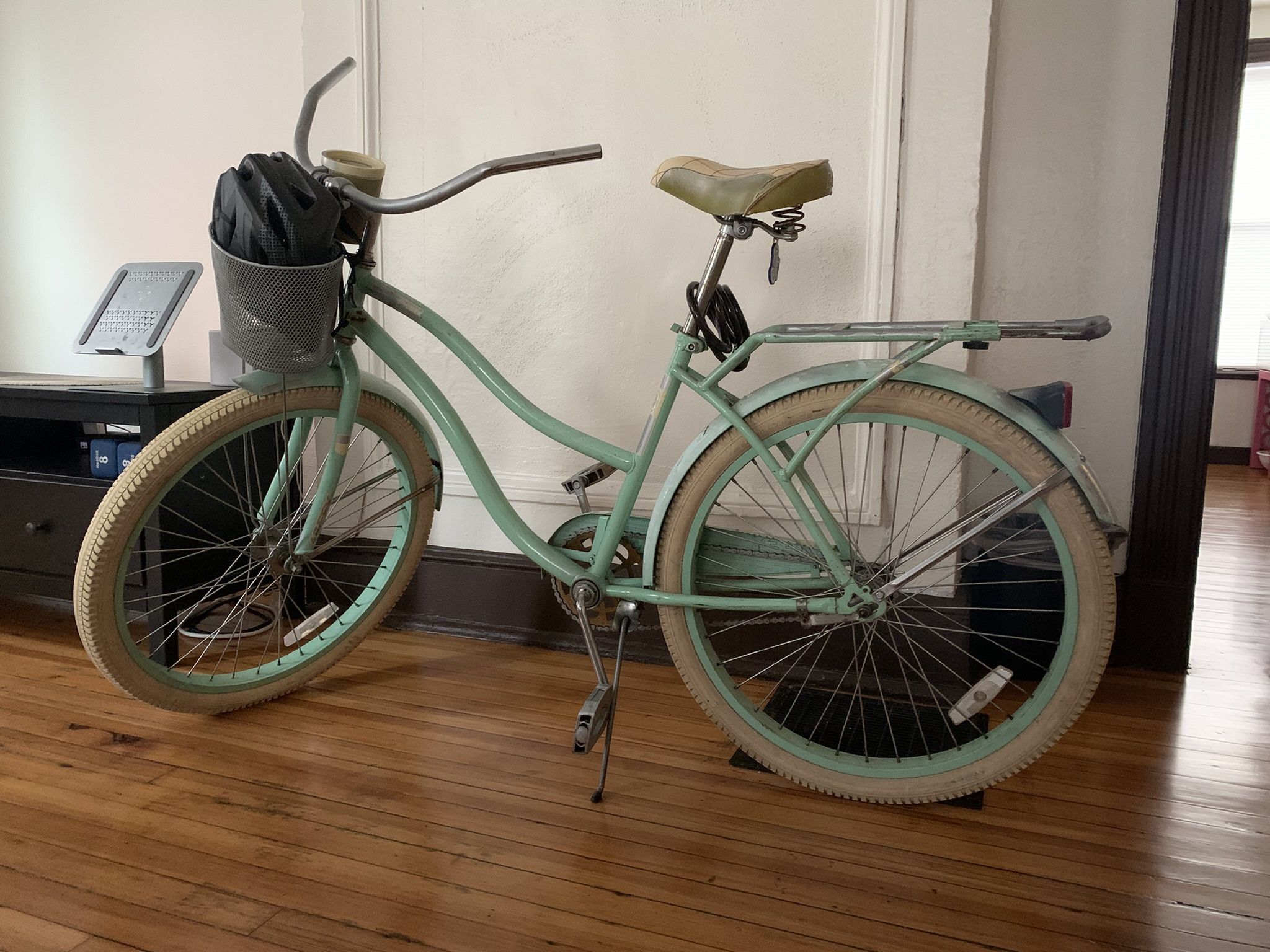 Vintage Lime Green Cruiser Bike – With Basket + Lock