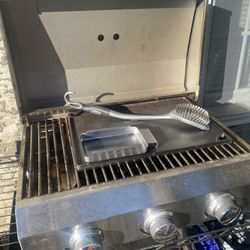 NXR Stainless Steel Gas Grill – Great Condition
