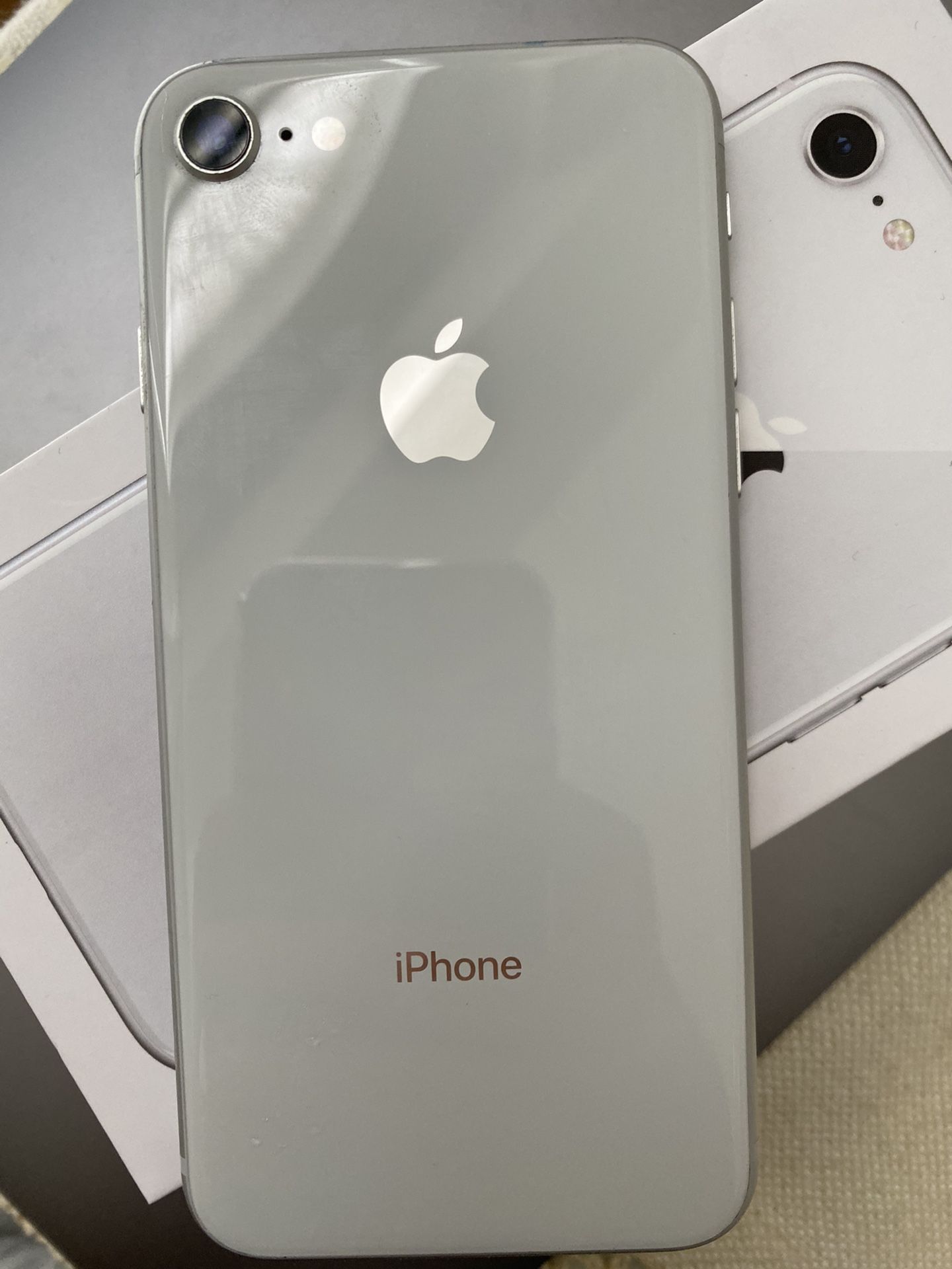 iPhone 8 silver white with box 64gb unlocked