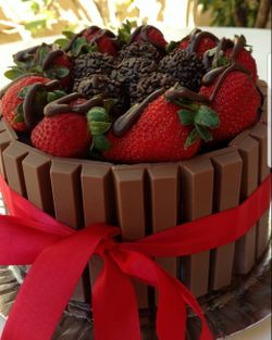 Strawberry Kit Kat Cake!