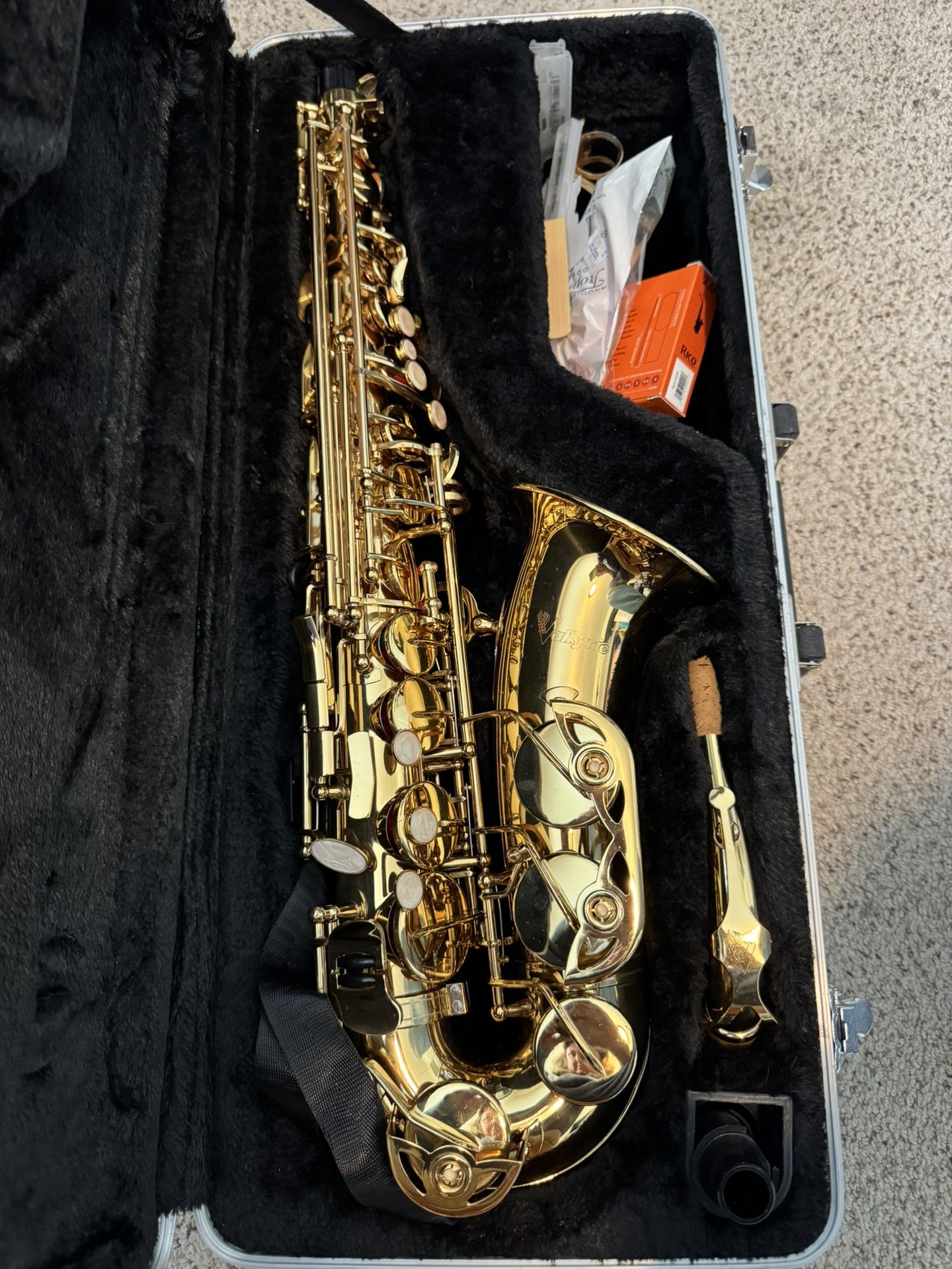 Alto Saxophone- hardly used