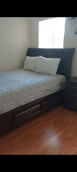 Queen Traditional Expresso Bed  & Night stand