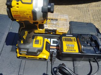 Combo DeWalt impact drill battery charger drill bits