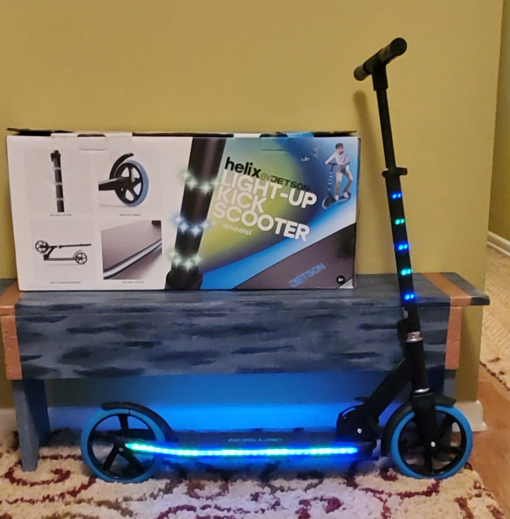 NIB/ Razor Kickstart LED Light Scooter