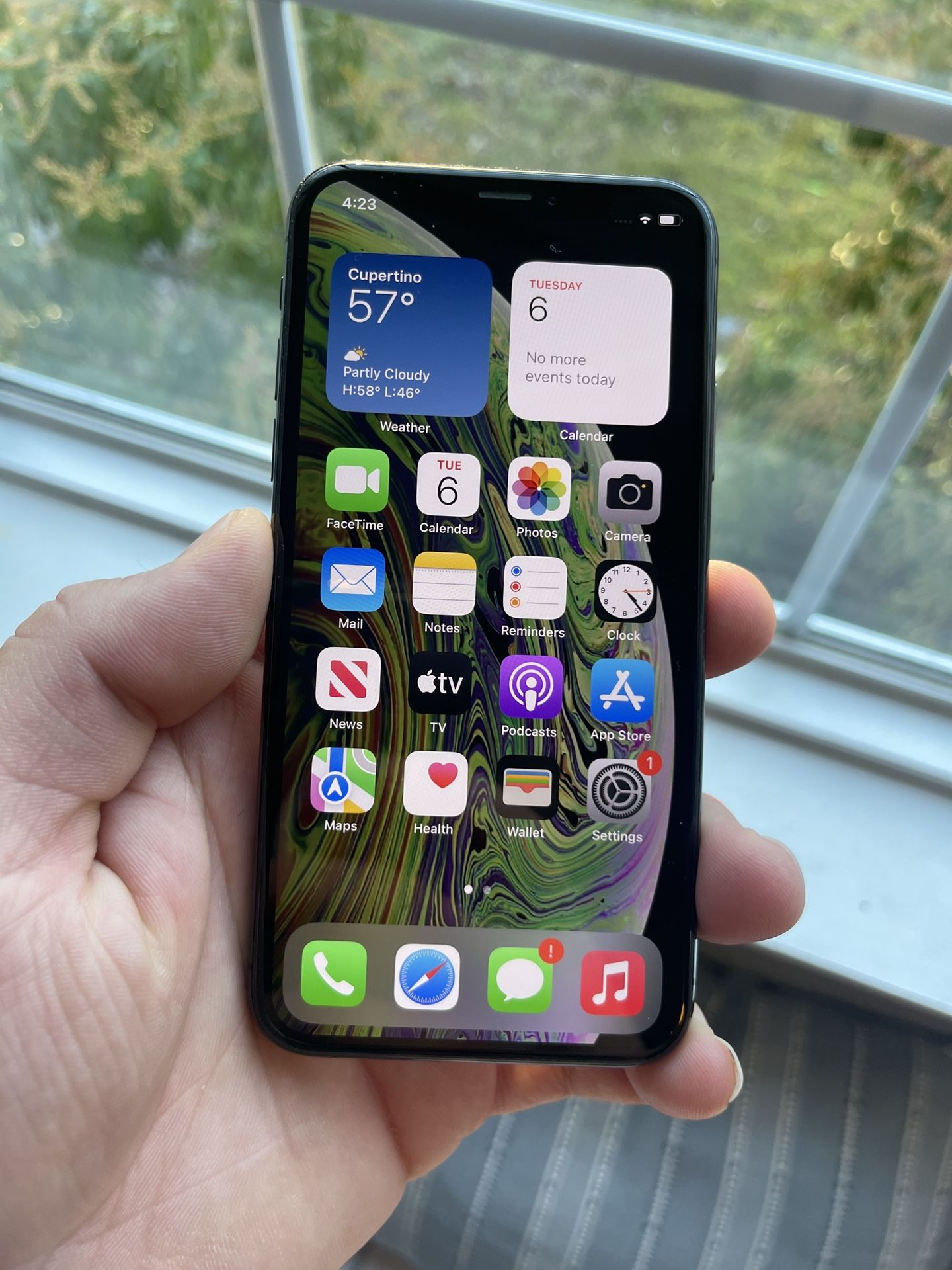 iPhone XS 64GB UNLOCKED