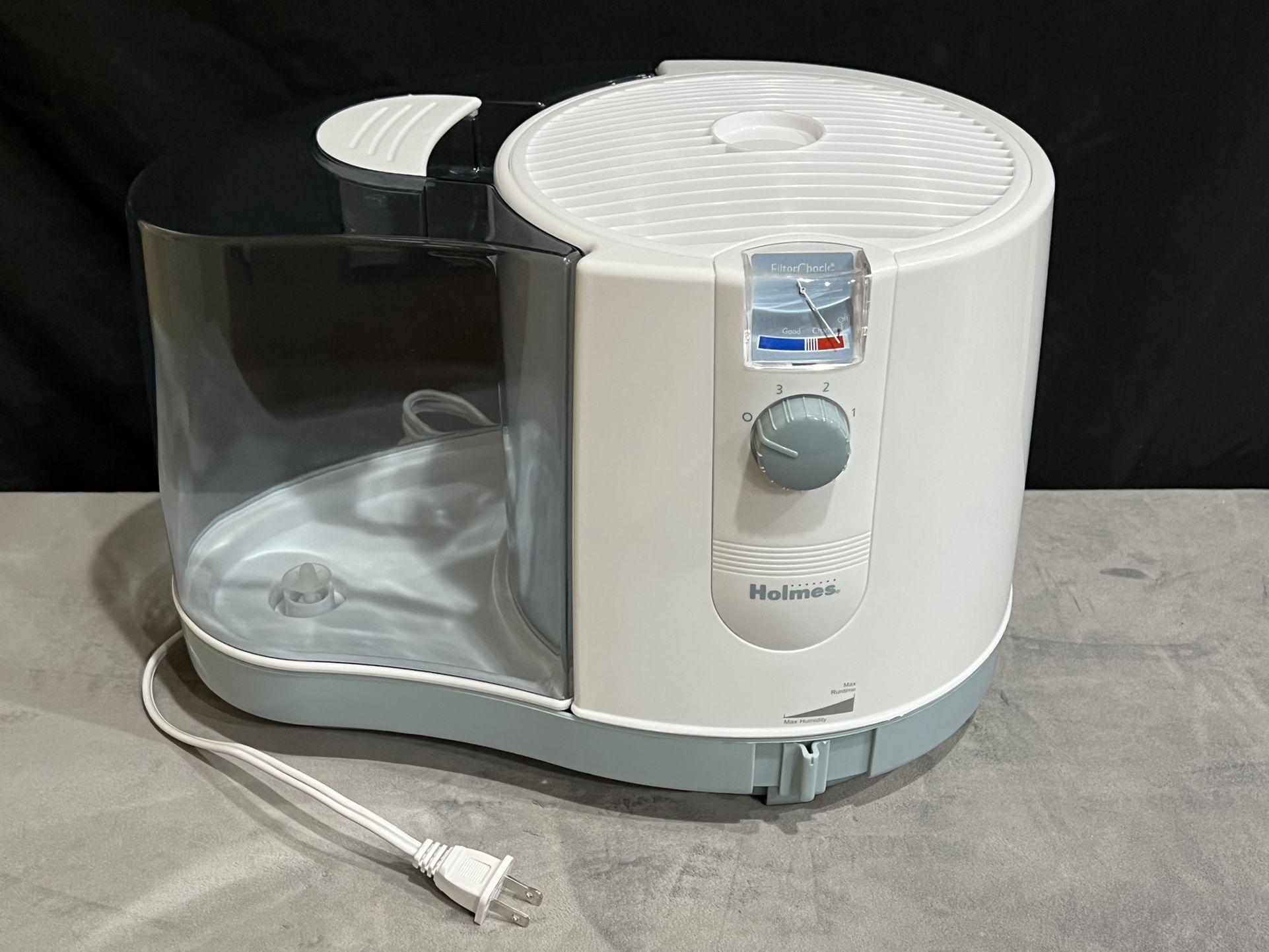 Brand New Holmes Cool Mist Humidifier with Filter Monitor for Medium Rooms White