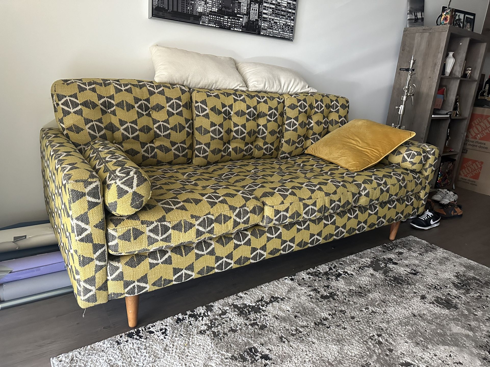 Sofa: Stylish Comfort Guaranteed!