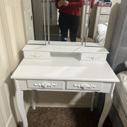 Vanity With Lights And Connections 