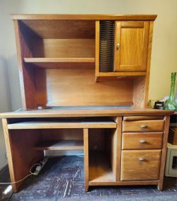 Computer desk