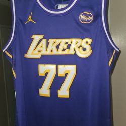 Luka Doncic Jersey Lakers XL $45 Firm On Price 