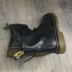 Air Wear Leather Boots Size 6, or Size 9.5
