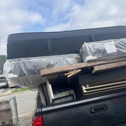 Easter King Mattress In Boxspring Very Good Condition