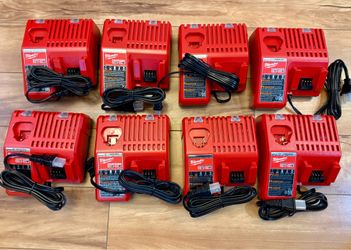 Milwaukee M12 and M18 12-Volt/18-Volt Lithium Multi Battery Charger