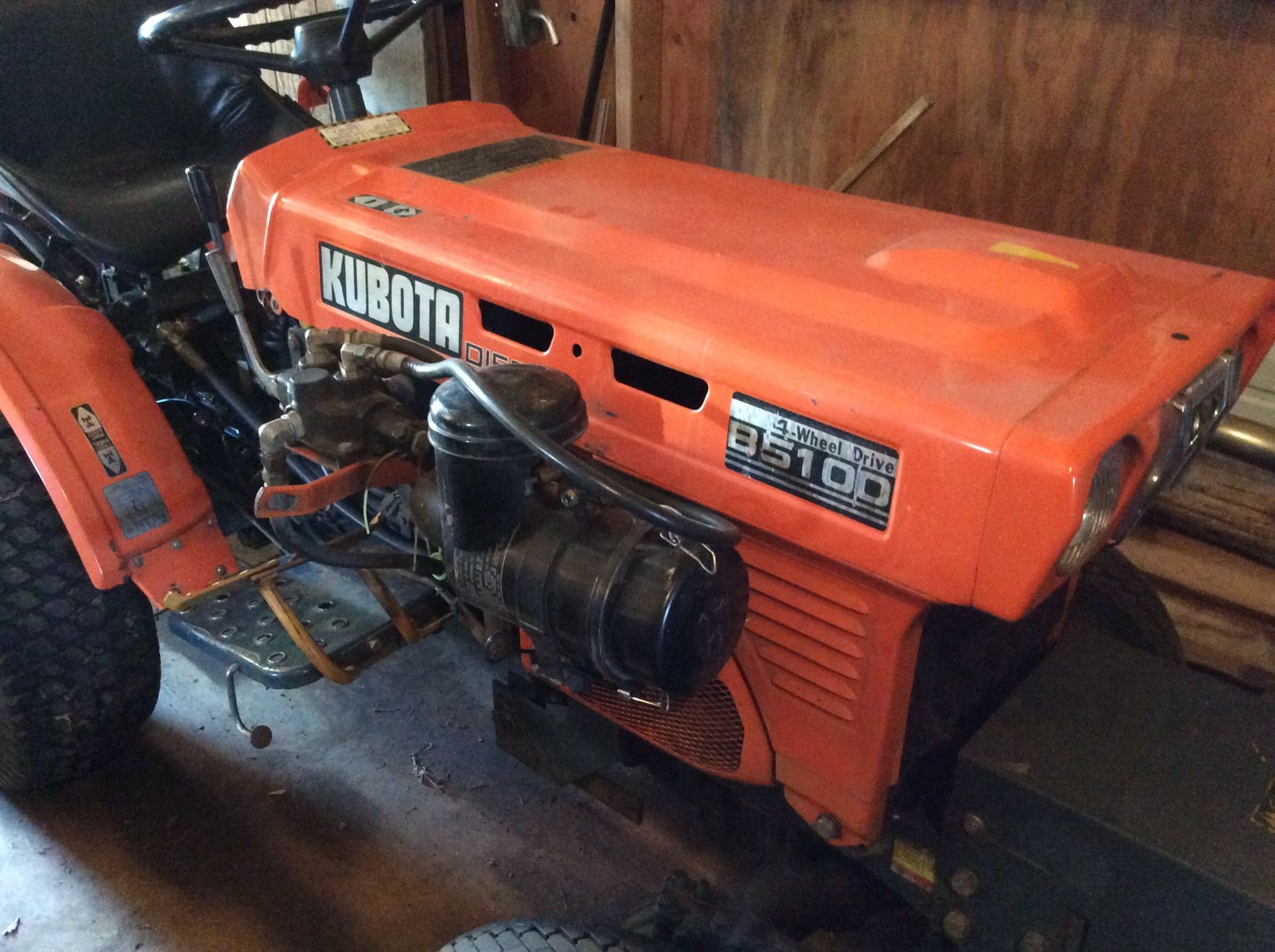 Kubota B5100 tractor with mid mount mower