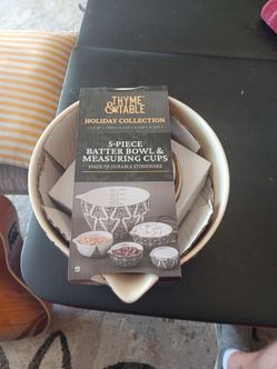 Thyme&Table 5 piece Batter Bowl&Measuring cups.