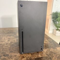 Xbox Series X (2 Controllers and Wireless headset)