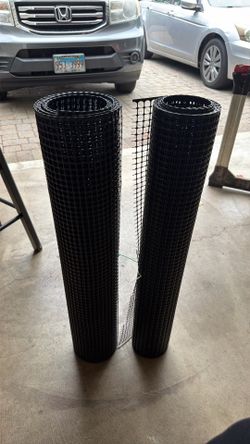 2 rolls plastic fencing