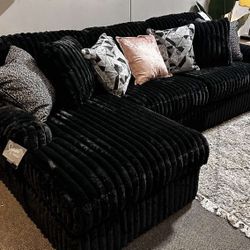 AP🎉 3 Piece Midnight Madness Sectional Couch With Chaise// Financing - Delivery 