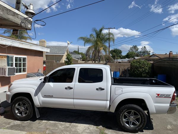 2014 Toyota Tacoma V6 Title SALVAGE for Sale in Phillips Ranch, CA - OfferUp