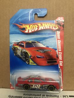Hot Wheels 2010 1/04 Race World SPEEDWAY Dodge Charger Stock Car Red #68