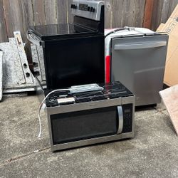 Whirlpool kitchen Appliance Package 