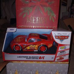 DISNEY PIXAR CAR MISTER MA QUEEN 