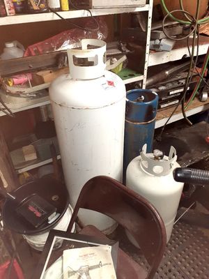 Photo VARIETY OF DIFFERENT TYPES OF TANKS...I HAVE ABOUT 12 DIFFERENT SIZE TANKS WITH VALVES...LIKE NEW!!!