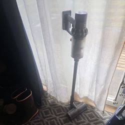 Dyson Cyclone V10 total clean+