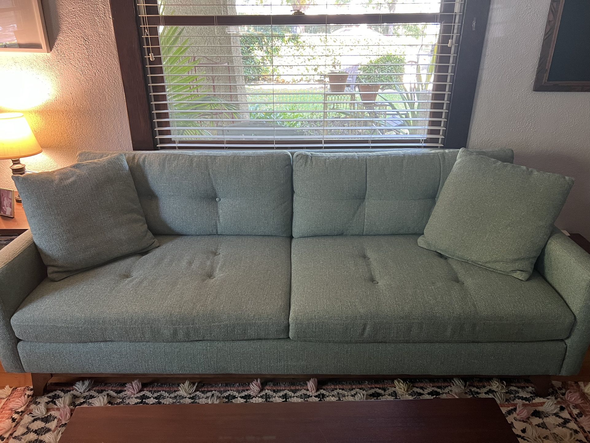 89” Tufted Sofa