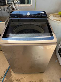 Samsung washer HE 5.2 CUFT King size capacity (scratches and dent / not issues ) rose gold / champagne color