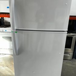 KENMORE 33'' IN. 20.5 CU. FT. CAPACITY TOP FREEZER REFRIGERATOR