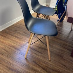 Set Of 4 Black Dining Chairs With Wooden Legs