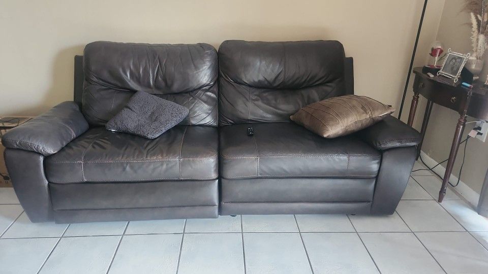 FREE COUCHES