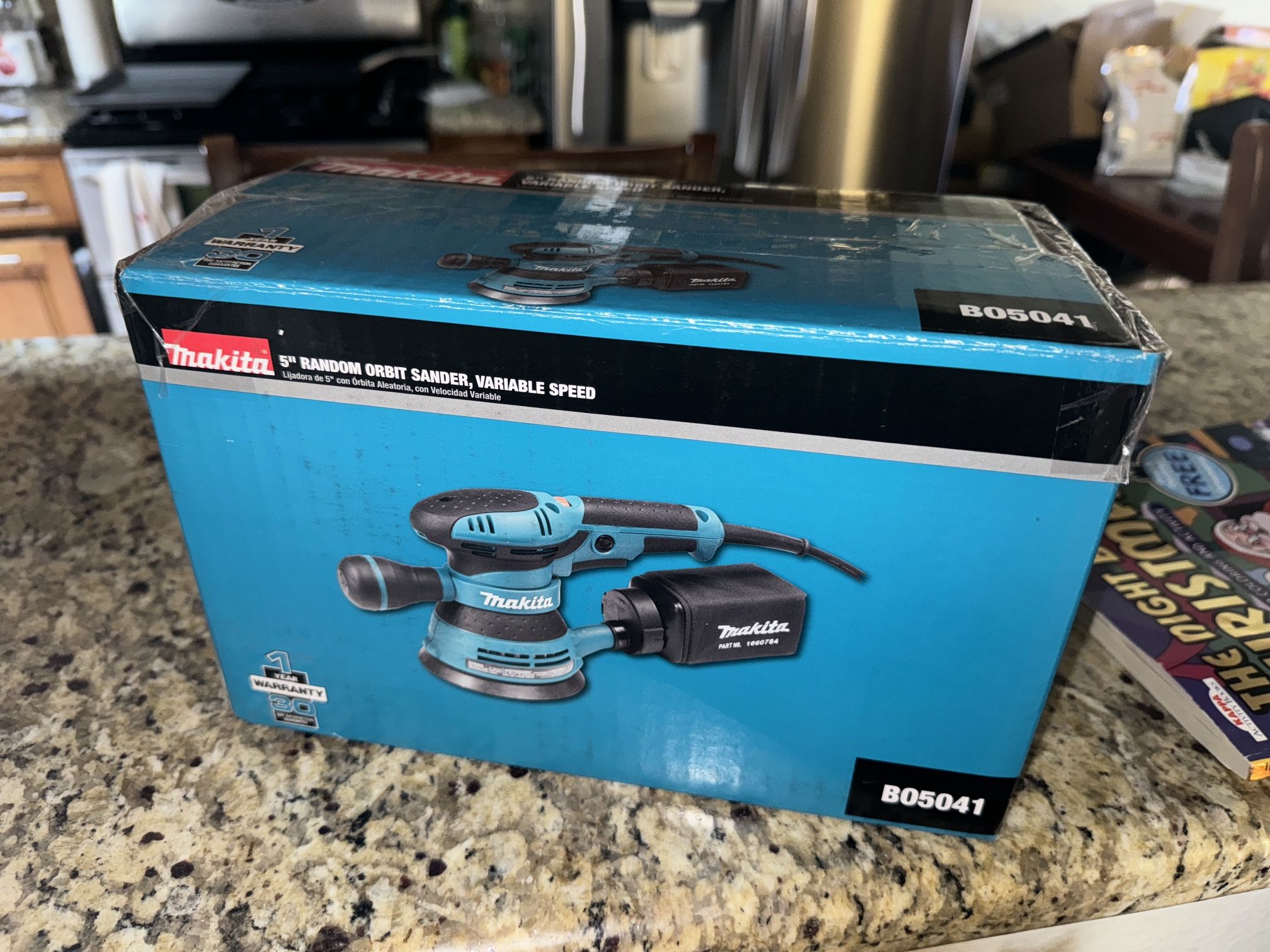 Makita B05041 Corded Orbital Sander - New In Box