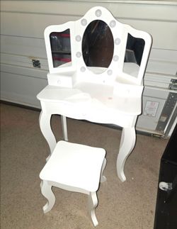 Little girls vanity