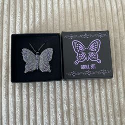 Brand New Ana sui Necklace /storage Drive 