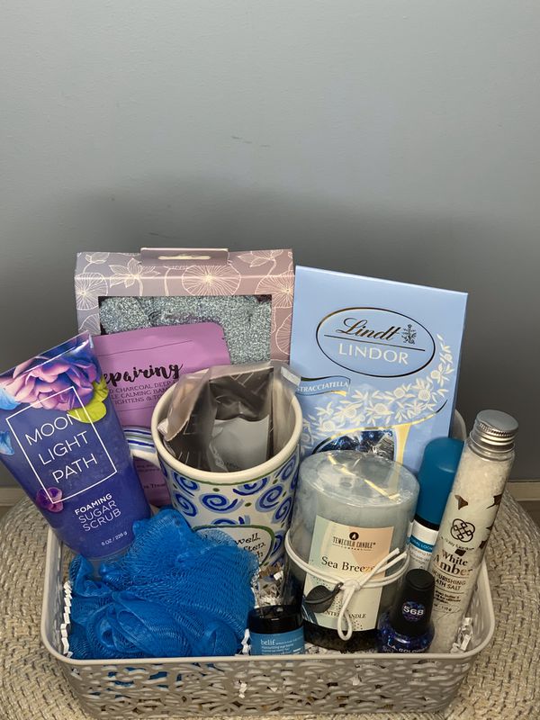 Spa self tanning gift basket for Sale in Miami, FL OfferUp
