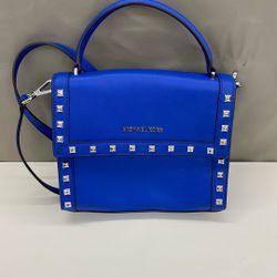 Blue Michael Kors W / Wallet. Item No 924 (Shopgoodwill)
