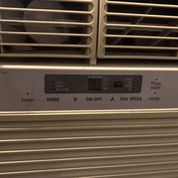 2500 BTU Frigidaire Air Conditioner 