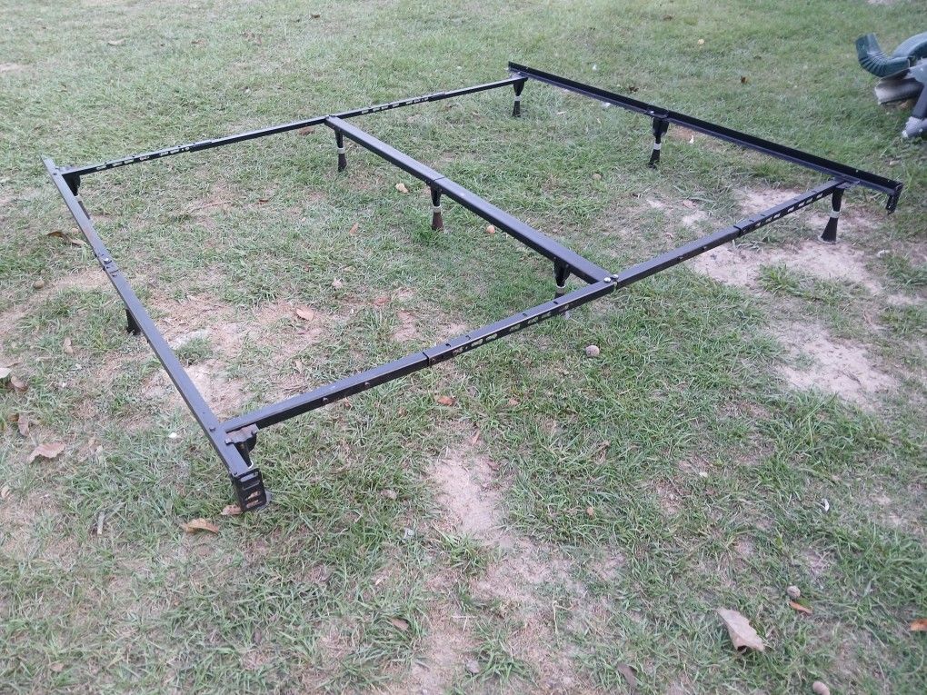 Metal platform adjustable king- twin size bed base