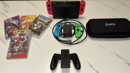 Nintendo Switch Bundle w/ 4 Games, 4 Joy-Cons & Case