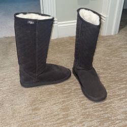 Ladies Brown Suede Boots With Fur Lining 