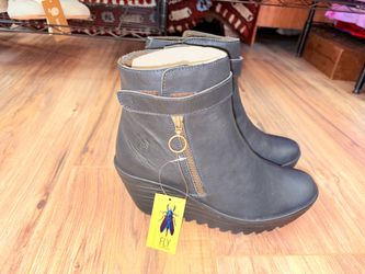 NWT Fly London Boots 40