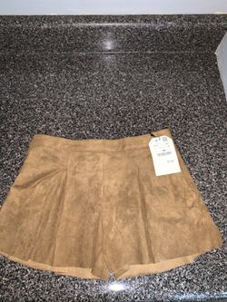 Zara Little Girls Suede Pleated Shorts
