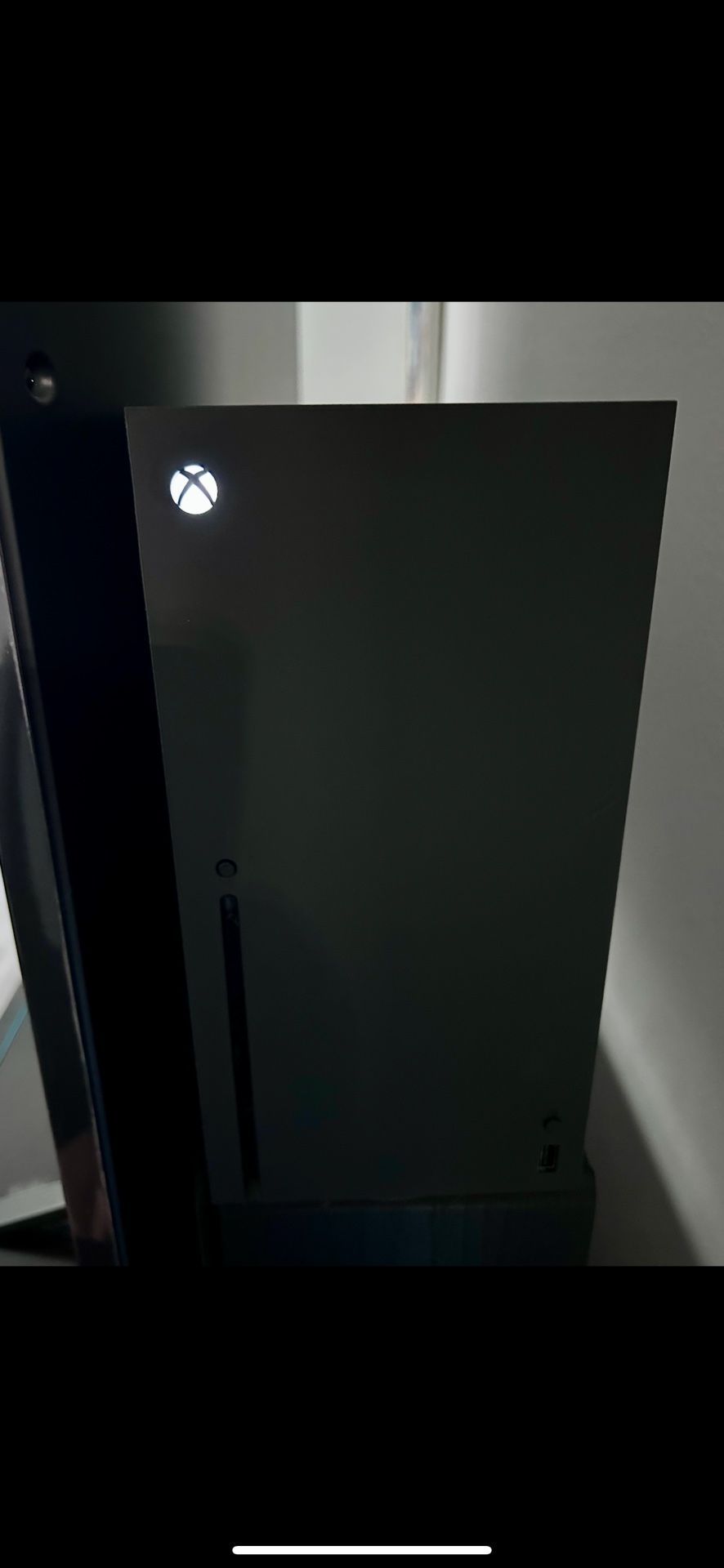 Xbox Series X (disc) with one controller