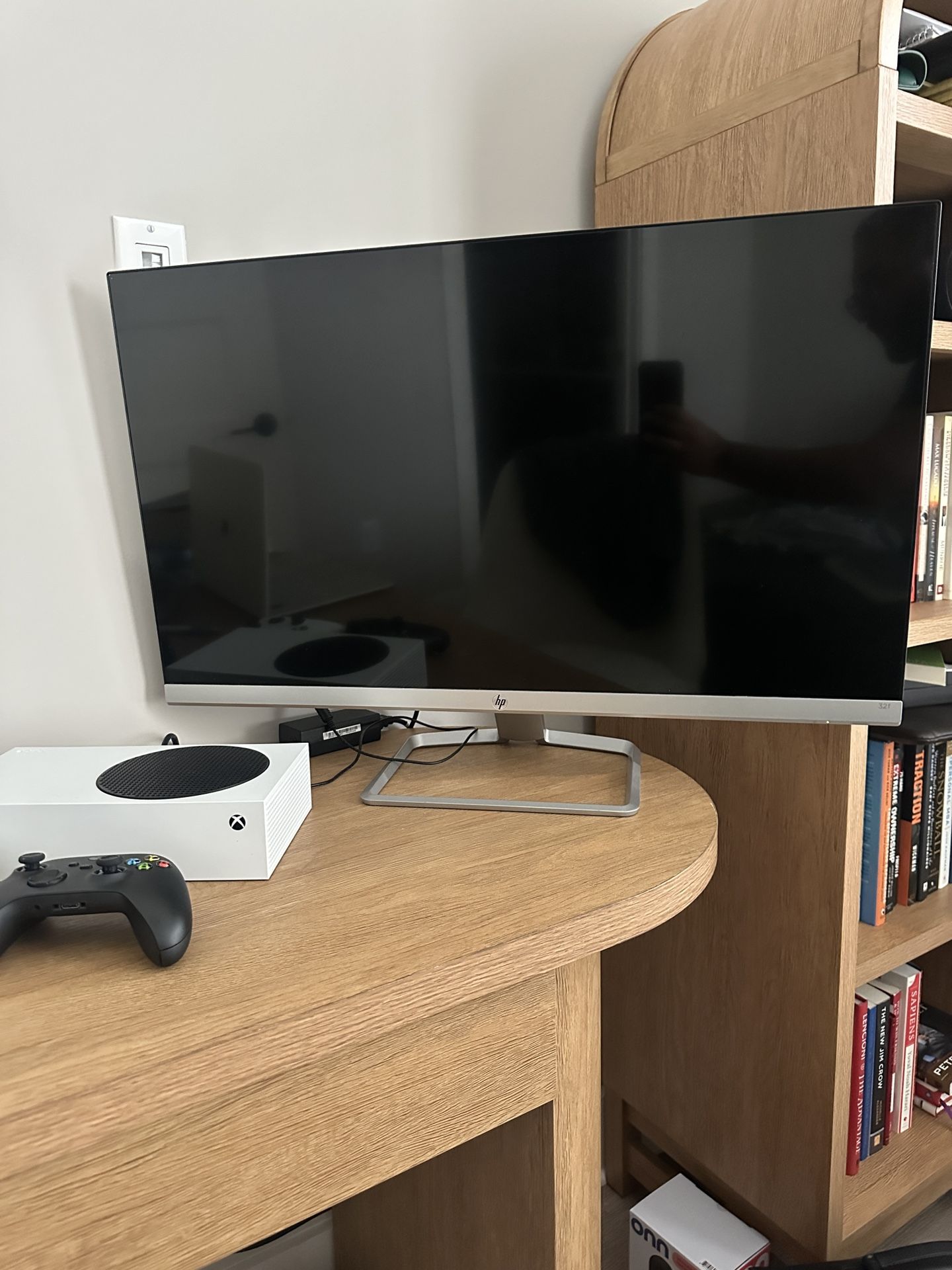 Complete Gaming Setup – Xbox Series S + 2 Controllers + 32” Monitor + HDMI + Speakers
